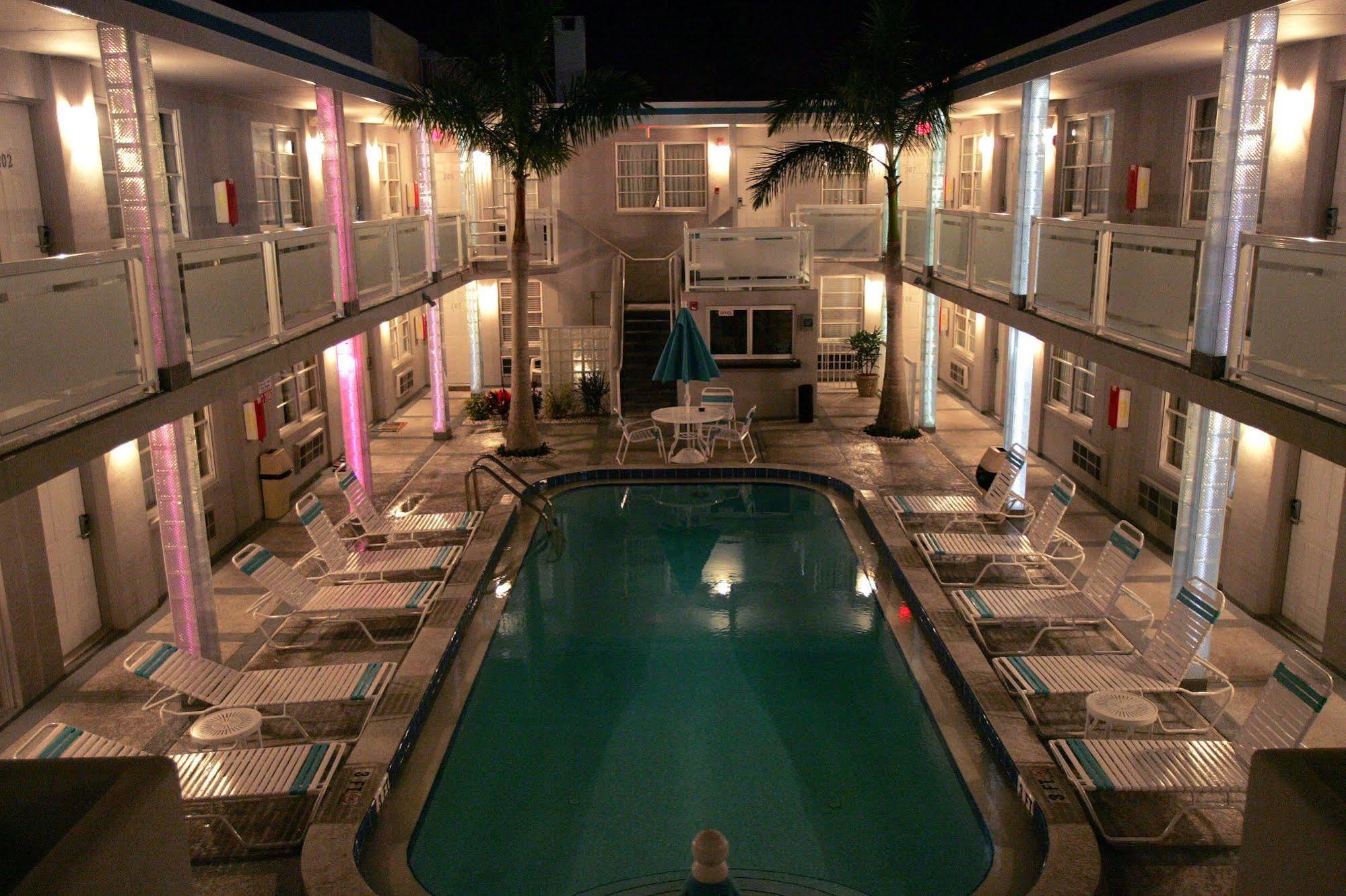 Camelot Beach Suites Clearwater Beach Exterior foto